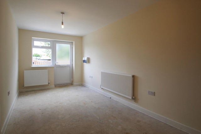  Image of 1 bedroom Flat to rent in Dovers Green Road Reigate RH2 at Reigate, RH2 8BS