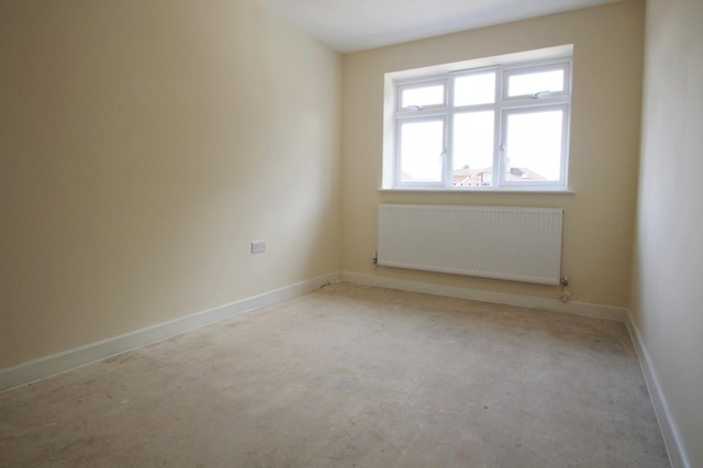  Image of 1 bedroom Flat to rent in Dovers Green Road Reigate RH2 at Reigate, RH2 8BS