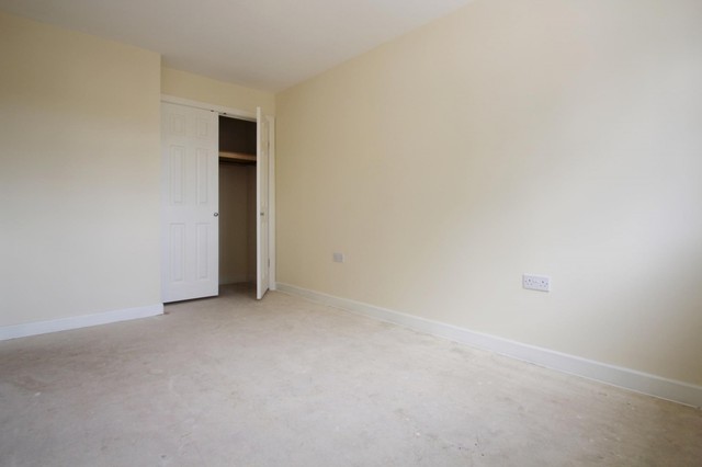  Image of 1 bedroom Flat to rent in Dovers Green Road Reigate RH2 at Reigate, RH2 8BS