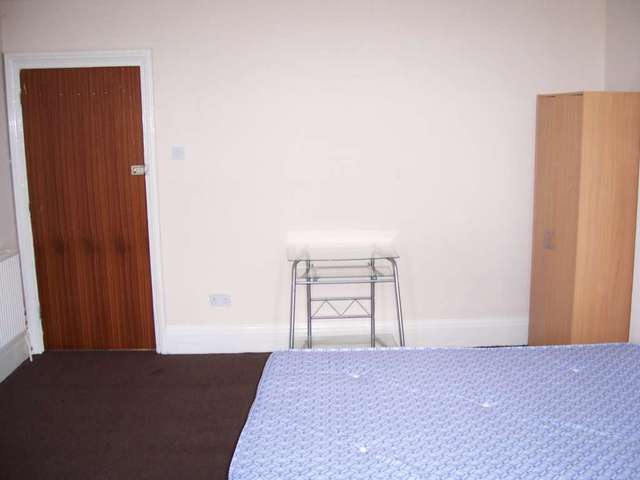  Image of House Share to rent in Downs Road Luton LU1 at Downs Road  Luton, LU1 1QP
