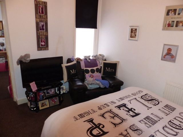  Image of 3 bedroom Terraced house for sale in Duke Street Shaw Oldham OL2 at Duke Street Shaw Oldham, OL2 8PA