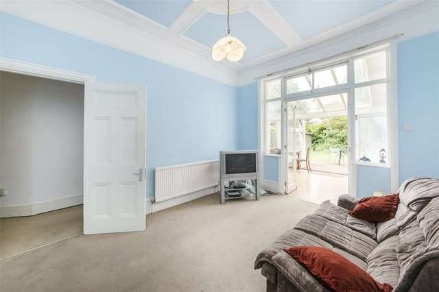  Image of 2 bedroom Flat for sale in Dukes Avenue London W4 at London  Chiswick, W4 2AA