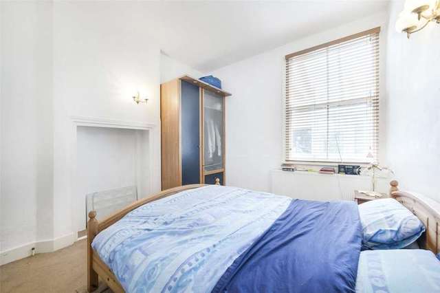  Image of 2 bedroom Flat for sale in Dukes Avenue London W4 at London  Chiswick, W4 2AA