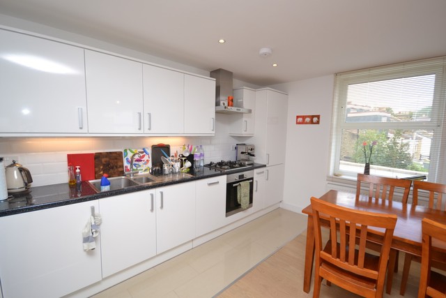  Image of 3 bedroom Property to rent in East End Road London N2 at East Finchley, N2 0SP