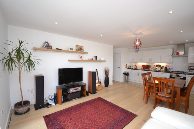  Image of 3 bedroom Property to rent in East End Road London N2 at East Finchley, N2 0SP