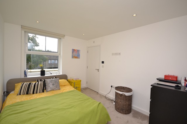  Image of 3 bedroom Property to rent in East End Road London N2 at East Finchley, N2 0SP