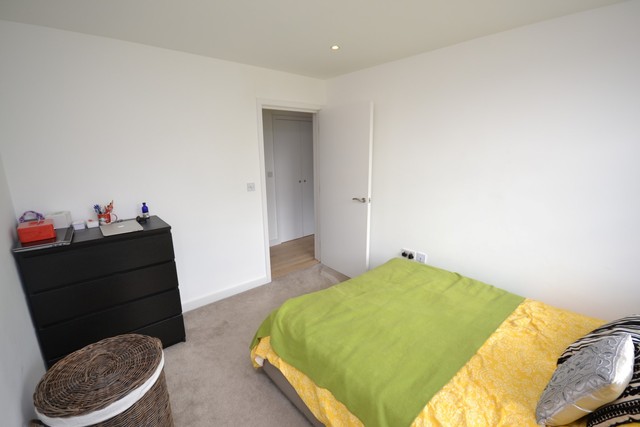  Image of 3 bedroom Property to rent in East End Road London N2 at East Finchley, N2 0SP