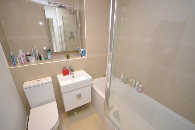  Image of 3 bedroom Property to rent in East End Road London N2 at East Finchley, N2 0SP