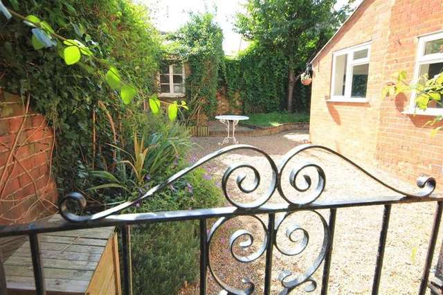  Image of 4 bedroom Semi-Detached house for sale in Eastern Avenue Earley Reading RG1 at Reading, RG1 5RY