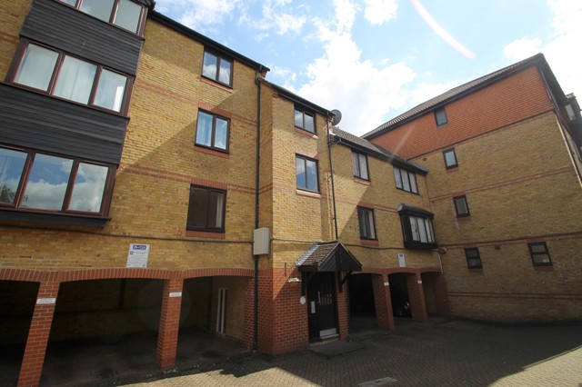  Image of 1 bedroom Flat to rent in Eleonora Terrace Lind Road Sutton SM1 at Lind Road  Sutton, SM1 4PU