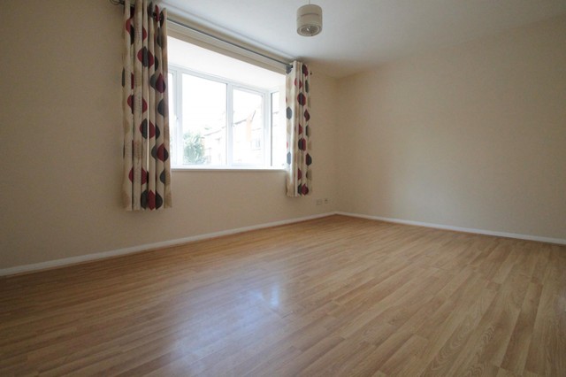  Image of 1 bedroom Flat to rent in Eleonora Terrace Lind Road Sutton SM1 at Lind Road  Sutton, SM1 4PU