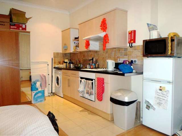  Image of Studio flat to rent in Emanuel Avenue London W3 at Emanuel Avenue Acton London, W3 6JG