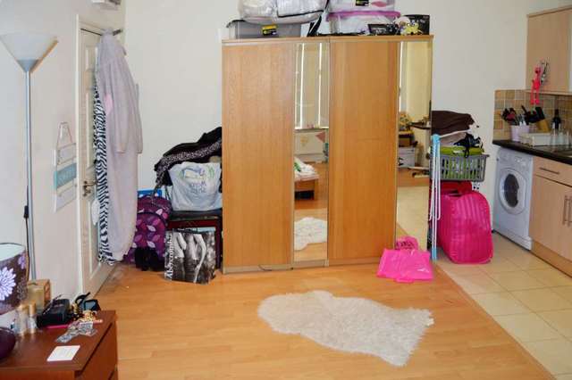  Image of Studio flat to rent in Emanuel Avenue London W3 at Emanuel Avenue Acton London, W3 6JG