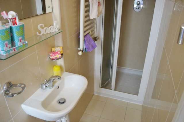  Image of Studio flat to rent in Emanuel Avenue London W3 at Emanuel Avenue Acton London, W3 6JG
