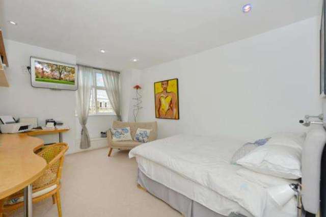  Image of 5 bedroom Detached house for sale in Emperors Gate London SW7 at London  Cromwell Road, SW7 4JA