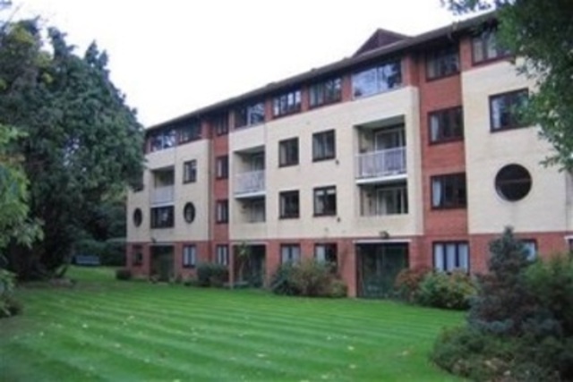  Image of 2 bedroom Flat to rent in Denbigh Gardens Southampton SO16 at Southampton, SO16 7EJ