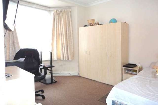  Image of 2 bedroom Flat to rent in Ferndale Road London SW4 at Ferndale Road  Clapham, SW4 7RR