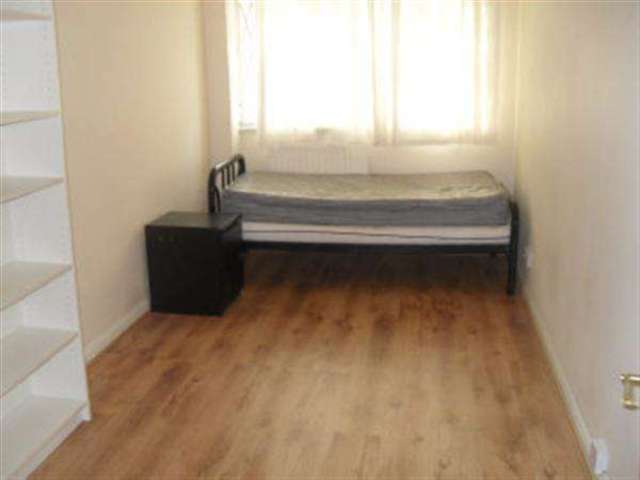  Image of 3 bedroom Maisonette to rent in Lilestone Street London NW8 at Lisson Grove, NW8 8SS
