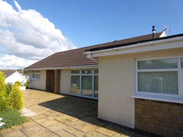  Image of 3 bedroom Detached house for sale in Fitzhamon Road Porthcawl CF36 at Porthcawl  Porthcawl, CF36 3JB
