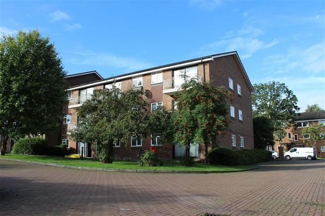  Image of 2 bedroom Apartment to rent in Fleetwood Close Croydon CR0 at Fleetwood Close  CROYDON, CR0 5HD