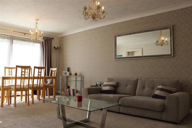  Image of 2 bedroom Apartment to rent in Fleetwood Close Croydon CR0 at Fleetwood Close  CROYDON, CR0 5HD