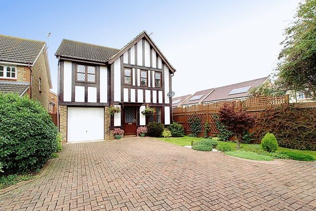  Image of 4 bedroom Detached house for sale in Foxbridge Drive Hunston Chichester PO20 at Foxbridge Drive Hunston Chichester, PO20 1NQ