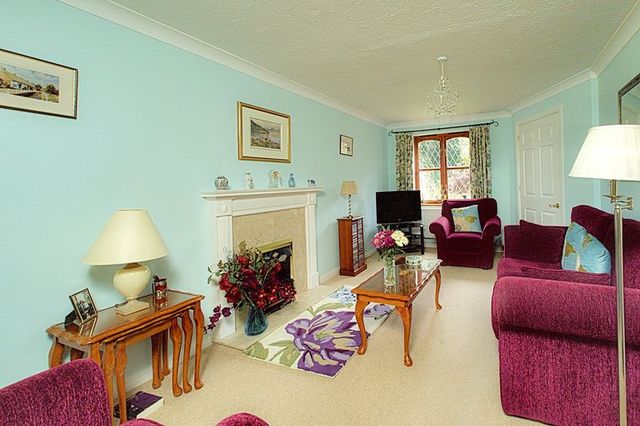  Image of 4 bedroom Detached house for sale in Foxbridge Drive Hunston Chichester PO20 at Foxbridge Drive Hunston Chichester, PO20 1NQ