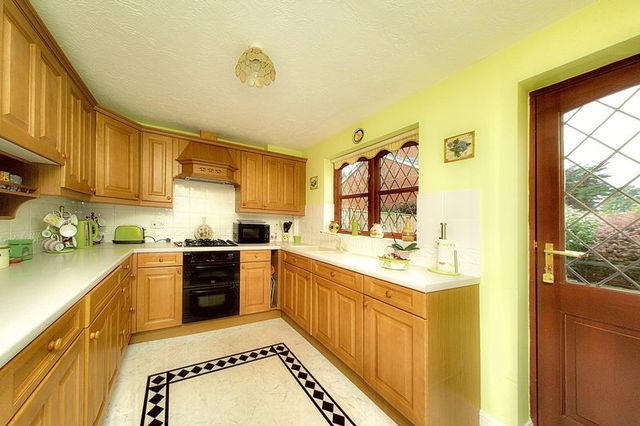  Image of 4 bedroom Detached house for sale in Foxbridge Drive Hunston Chichester PO20 at Foxbridge Drive Hunston Chichester, PO20 1NQ
