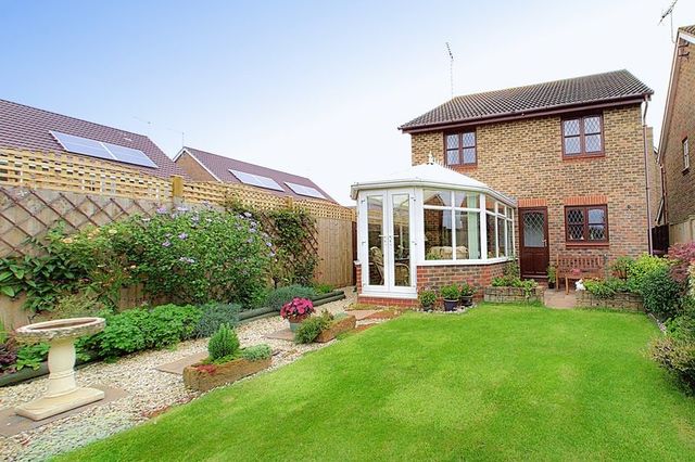  Image of 4 bedroom Detached house for sale in Foxbridge Drive Hunston Chichester PO20 at Foxbridge Drive Hunston Chichester, PO20 1NQ