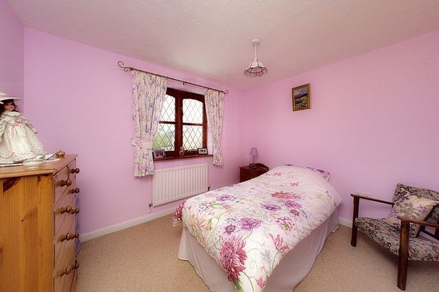  Image of 4 bedroom Detached house for sale in Foxbridge Drive Hunston Chichester PO20 at Foxbridge Drive Hunston Chichester, PO20 1NQ