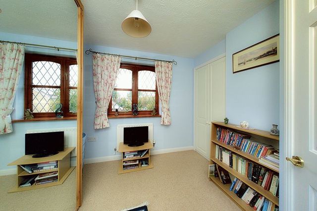 Image of 4 bedroom Detached house for sale in Foxbridge Drive Hunston Chichester PO20 at Foxbridge Drive Hunston Chichester, PO20 1NQ