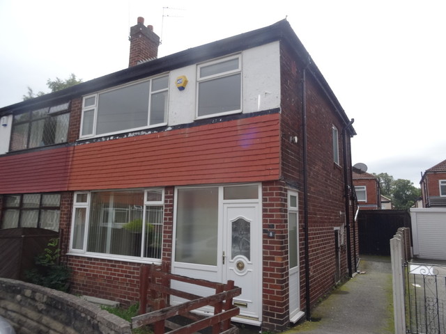  Image of 3 bedroom Semi-Detached house to rent in Foxwood Grove Leeds LS8 at Foxwood Grove Oakwood Leeds, LS8 3BR