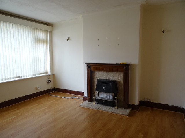  Image of 3 bedroom Semi-Detached house to rent in Foxwood Grove Leeds LS8 at Foxwood Grove Oakwood Leeds, LS8 3BR
