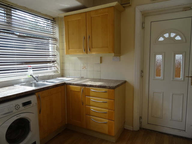  Image of 3 bedroom Semi-Detached house to rent in Foxwood Grove Leeds LS8 at Foxwood Grove Oakwood Leeds, LS8 3BR