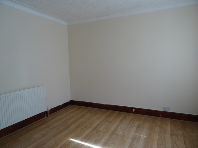  Image of 3 bedroom Semi-Detached house to rent in Foxwood Grove Leeds LS8 at Foxwood Grove Oakwood Leeds, LS8 3BR