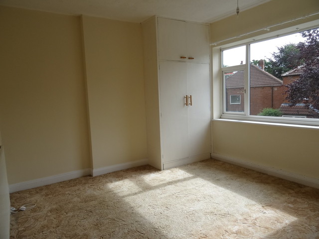  Image of 3 bedroom Semi-Detached house to rent in Foxwood Grove Leeds LS8 at Foxwood Grove Oakwood Leeds, LS8 3BR
