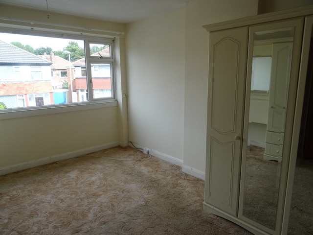  Image of 3 bedroom Semi-Detached house to rent in Foxwood Grove Leeds LS8 at Foxwood Grove Oakwood Leeds, LS8 3BR