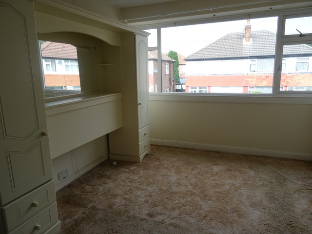  Image of 3 bedroom Semi-Detached house to rent in Foxwood Grove Leeds LS8 at Foxwood Grove Oakwood Leeds, LS8 3BR