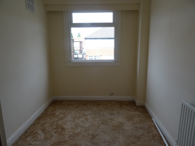  Image of 3 bedroom Semi-Detached house to rent in Foxwood Grove Leeds LS8 at Foxwood Grove Oakwood Leeds, LS8 3BR