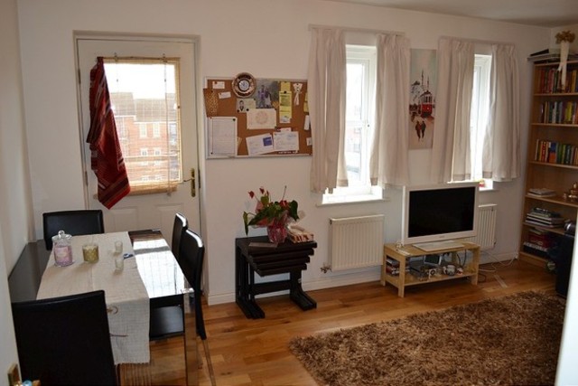  Image of 2 bedroom Flat for sale in Norwich Crescent Chadwell Heath Romford RM6 at Framlington Court  Chadwell Heath, RM6 4UQ