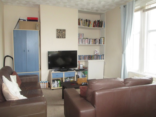  Image of 4 bedroom End of Terrace for sale in Francis Avenue Southsea PO4 at Francis Avenue  Southsea, PO4 0HP