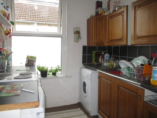  Image of 4 bedroom End of Terrace for sale in Francis Avenue Southsea PO4 at Francis Avenue  Southsea, PO4 0HP