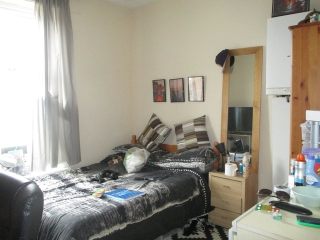  Image of 4 bedroom End of Terrace for sale in Francis Avenue Southsea PO4 at Francis Avenue  Southsea, PO4 0HP
