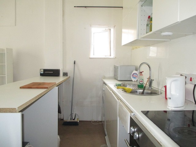  Image of 4 bedroom End of Terrace for sale in Francis Avenue Southsea PO4 at Francis Avenue  Southsea, PO4 0HP