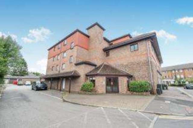  Image of 2 bedroom Flat for sale in Freelands Road Cobham KT11 at Freelands Road Cobham Cobham, KT11 2NP