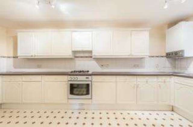  Image of 2 bedroom Flat for sale in Freelands Road Cobham KT11 at Freelands Road Cobham Cobham, KT11 2NP