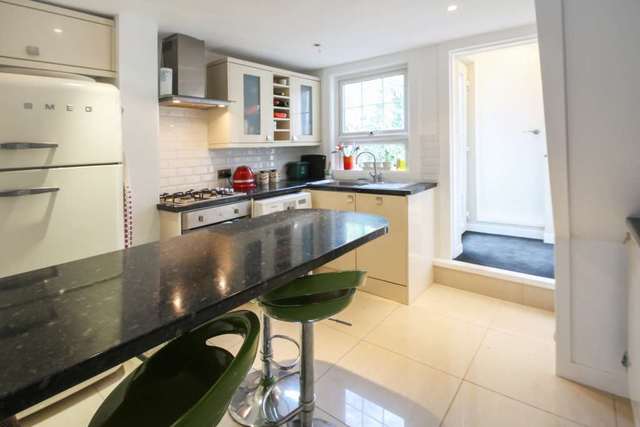  Image of 2 bedroom Terraced house for sale in Frogmore Street Tring HP23 at Frogmore Street  Tring, HP23 5AU
