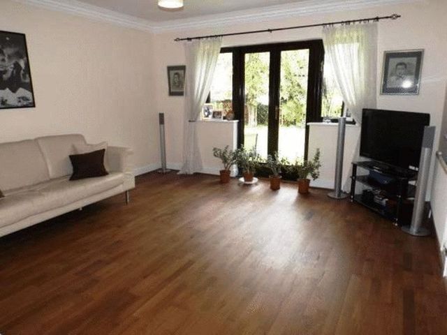  Image of 5 bedroom Detached house for sale in Gainsborough Place Chigwell IG7 at Gainsborough Place  Chigwell, IG7 6LA