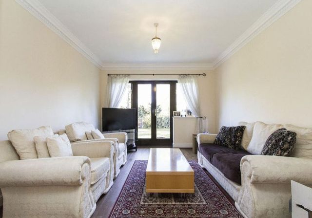  Image of 5 bedroom Detached house for sale in Gainsborough Place Chigwell IG7 at Gainsborough Place  Chigwell, IG7 6LA