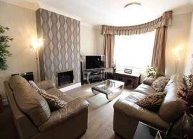  Image of 3 bedroom Semi-Detached house for sale in Gallants Farm Road East Barnet Barnet EN4 at Gallants Farm Road East Barnet Barnet, EN4 8ET